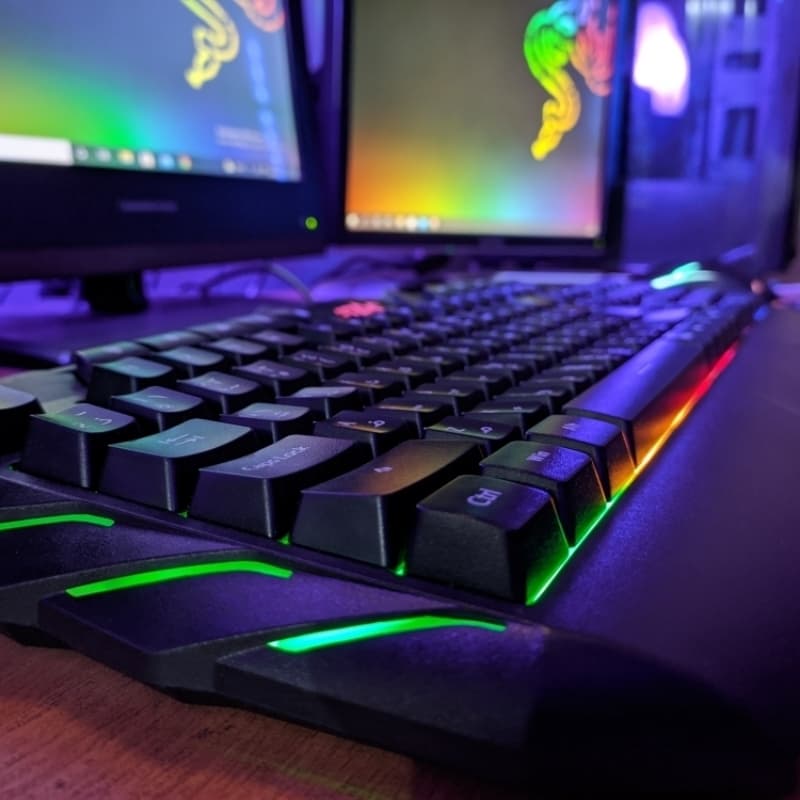 Gaming Keyboard RGB Mechanical Feeling - Itac