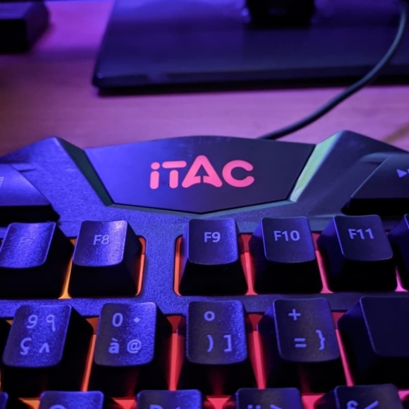 Gaming Keyboard RGB Mechanical Feeling - Itac